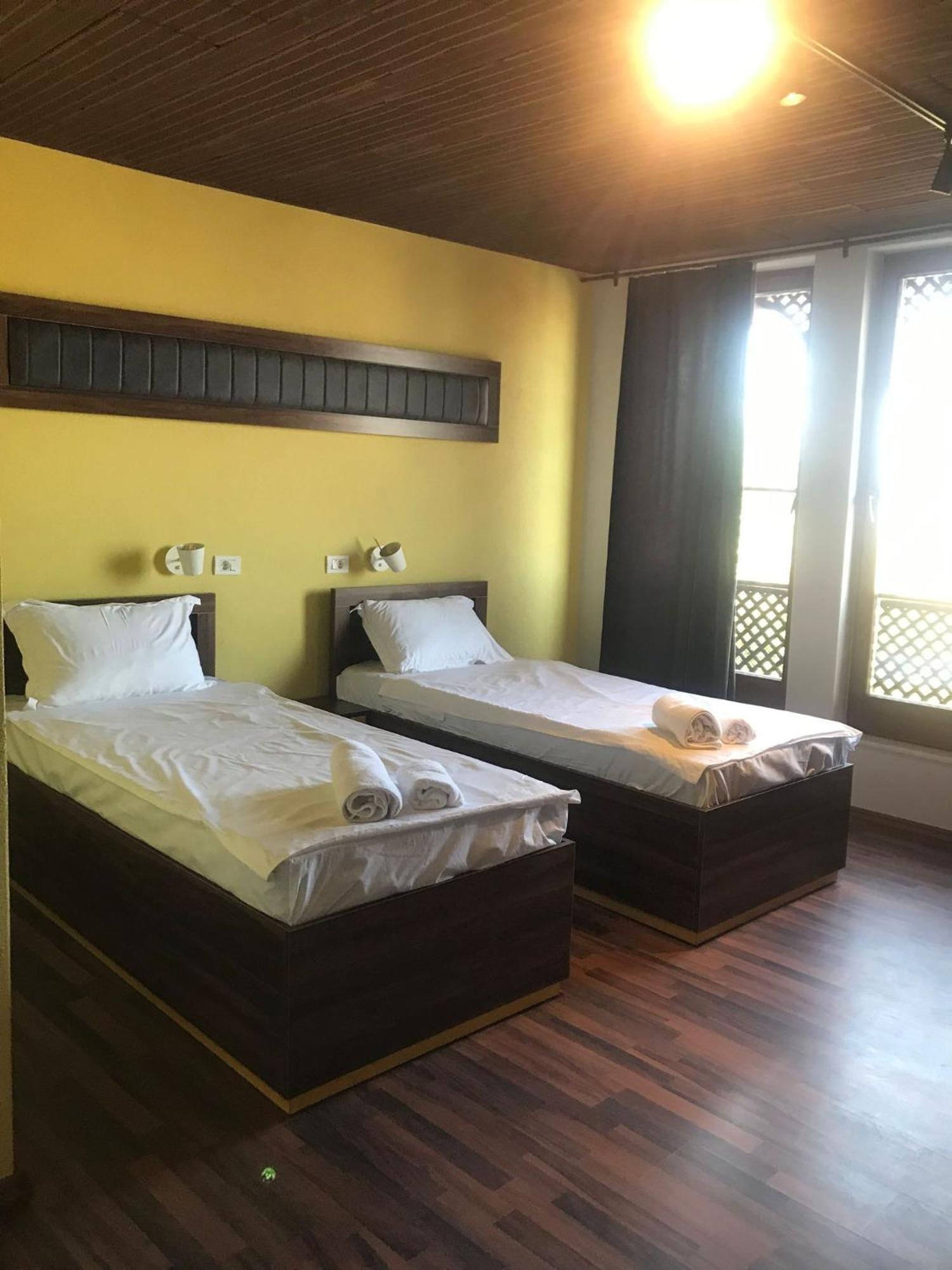 Hotel Hiserra 普里兹伦 外观 照片